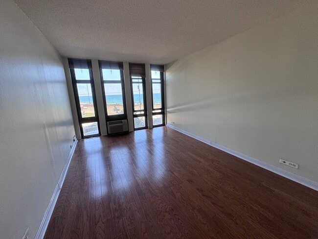 Building Photo - 6700 S South Shore Dr