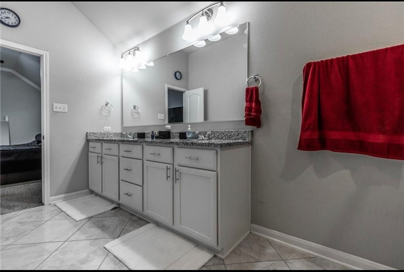 Building Photo - 8219 Quiet Hollow Dr