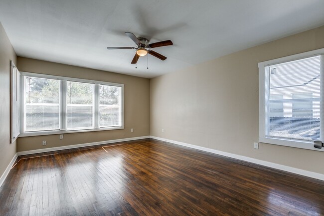 Building Photo - 3-BEDROOM HOME IN HIGHLAND PARK