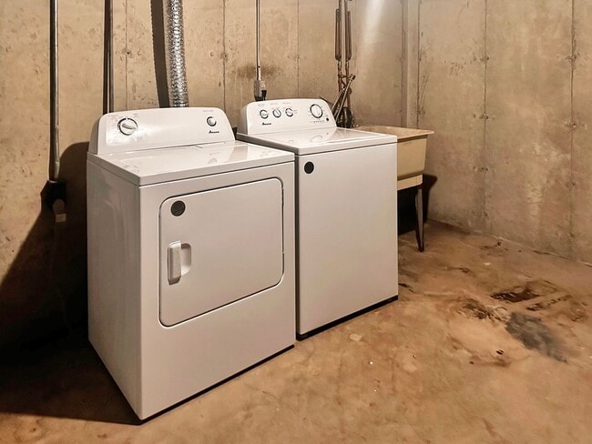 Building Photo - 4830 Norfolk Cir