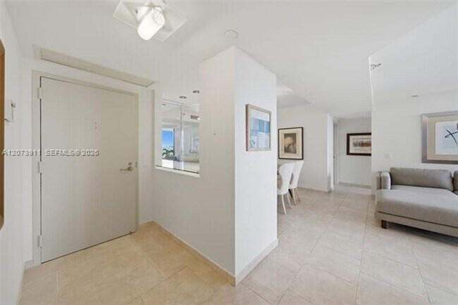 Building Photo - 3610 Yacht Club Dr