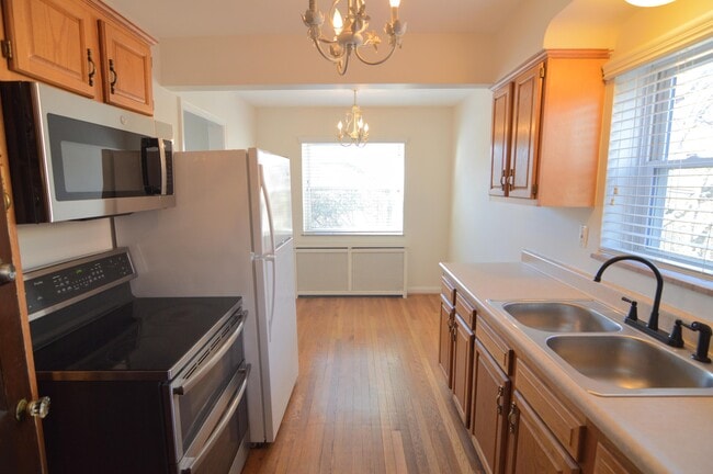 Building Photo - 27 Sunnymede Dr