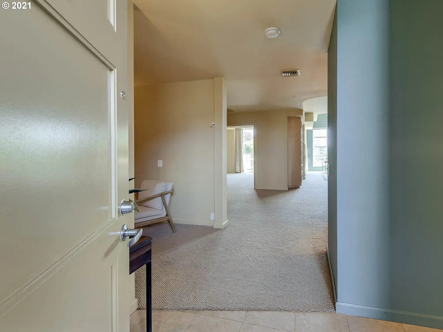 Entry way looking S. - 1620 NE Broadway St