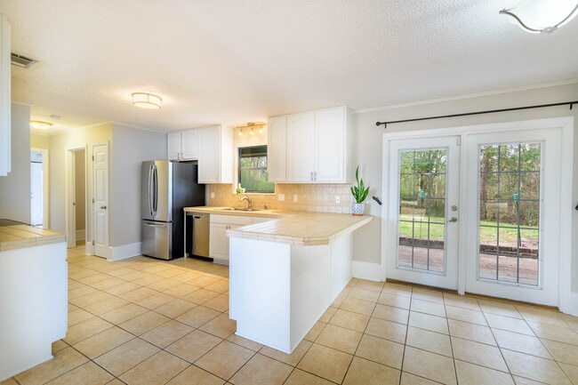 Building Photo - 1688 Vine Ave