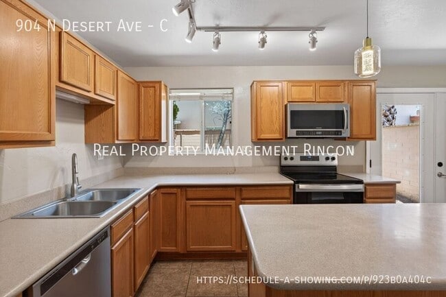 Building Photo - 904 N Desert Ave