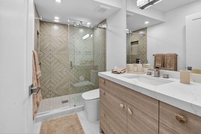 Building Photo - 15322 Strathearn Dr