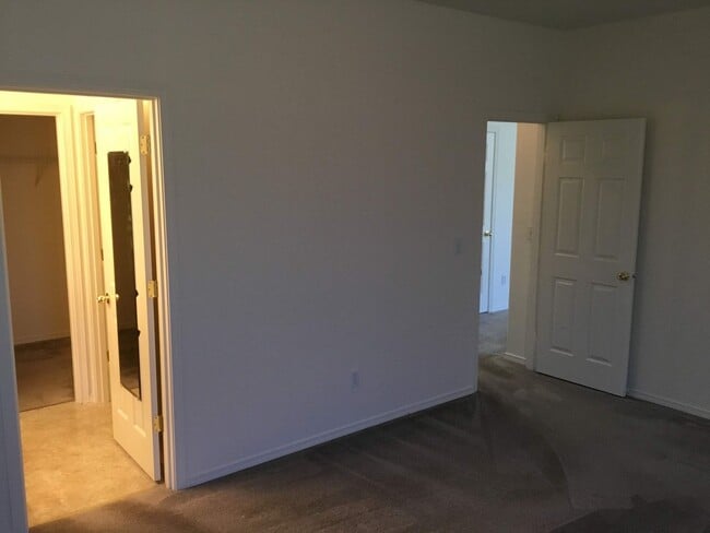 Building Photo - 3 Bedroom house in Bethel-Danebo Area