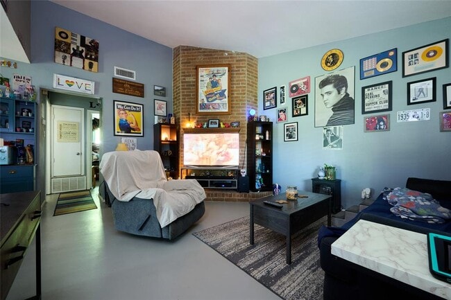 Building Photo - 2003 Old W Pl