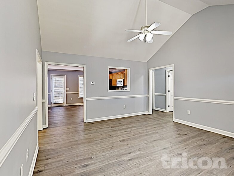 Building Photo - 1670 Red Bird Cir SE