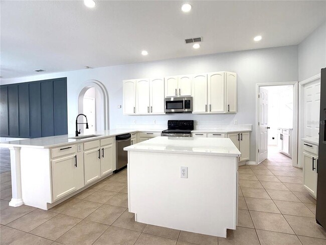 Building Photo - 448 Coventry Rd