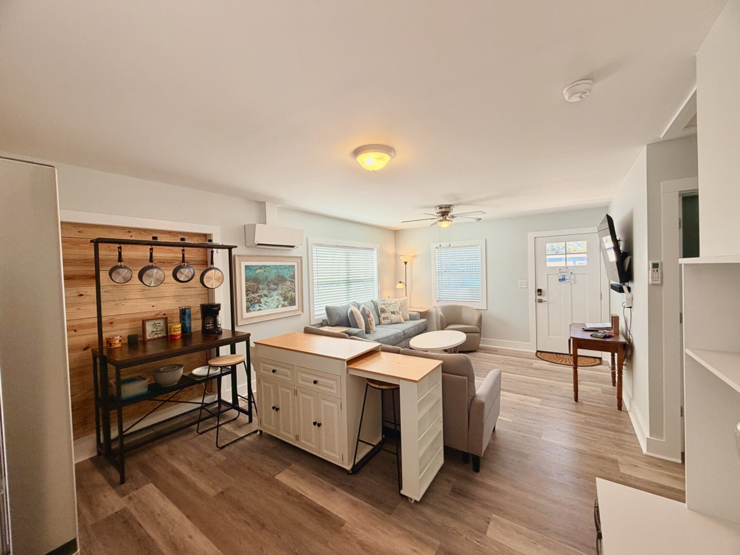 Building Photo - 216 La Paloma Pl