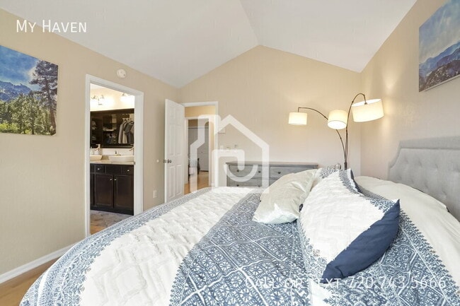 Building Photo - 481 S Washington St