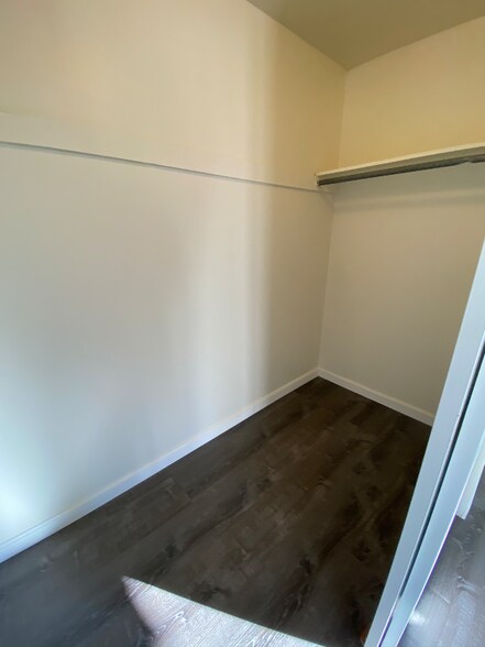 Building Photo - 310 Thompson Rd