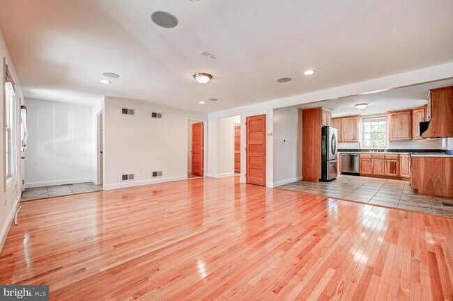 Building Photo - 5404 Arcadia Ave