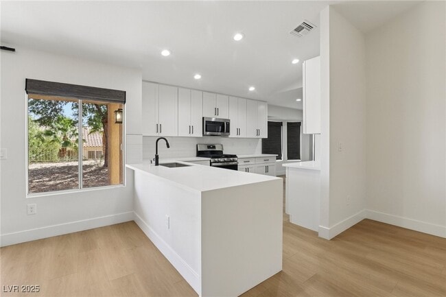 Building Photo - 2548 Tumble Brook Dr