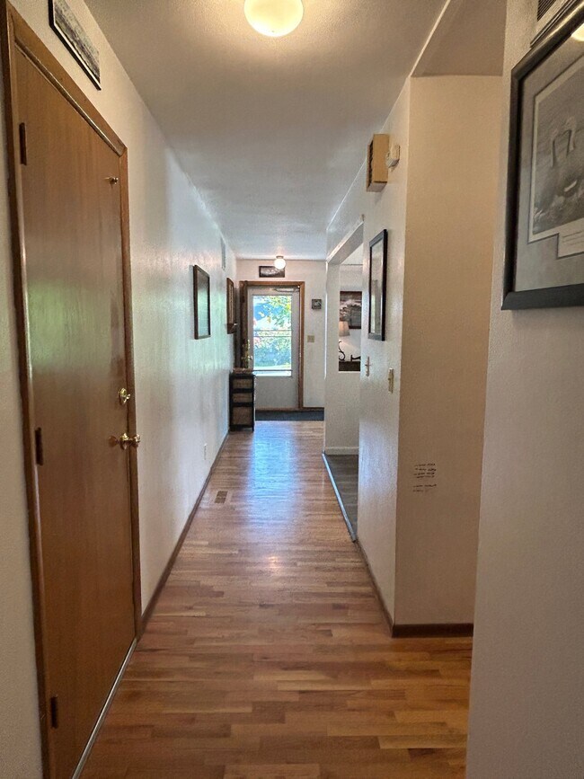 Building Photo - 302 N 37th Ave