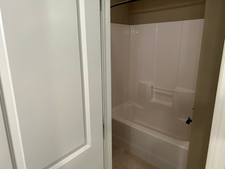 Building Photo - 6078 Shawnee Ct