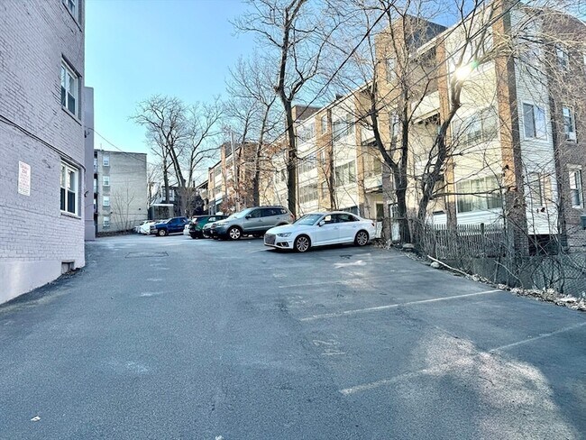 Building Photo - 10 Vinal St