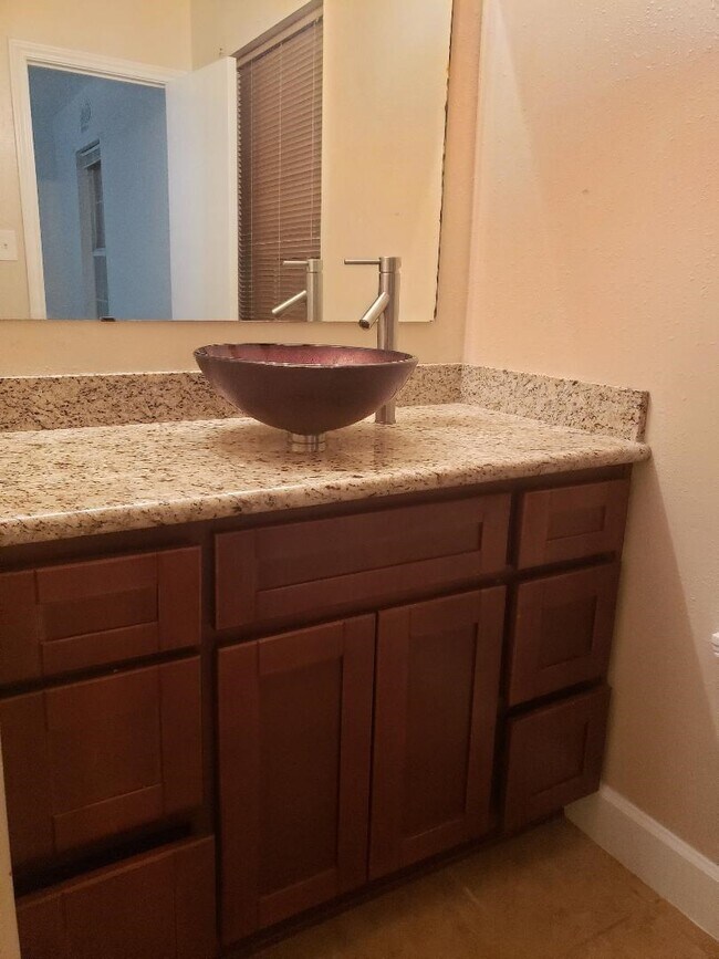 Building Photo - 16123 Catbird Ct