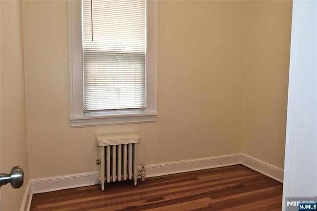 Building Photo - 139 Ray St