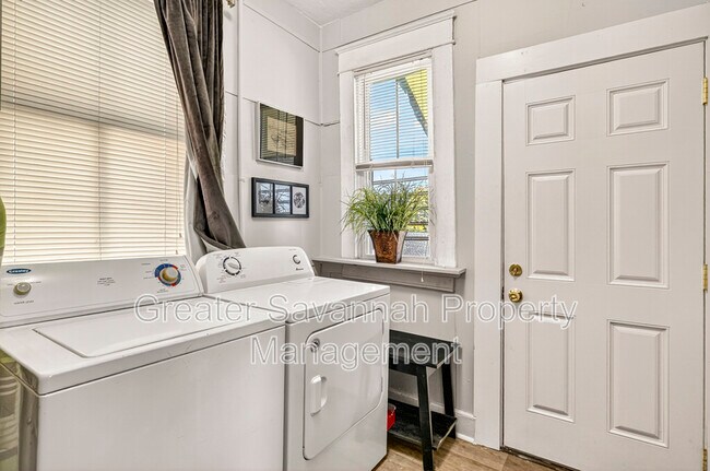 Building Photo - 530 E 35th St