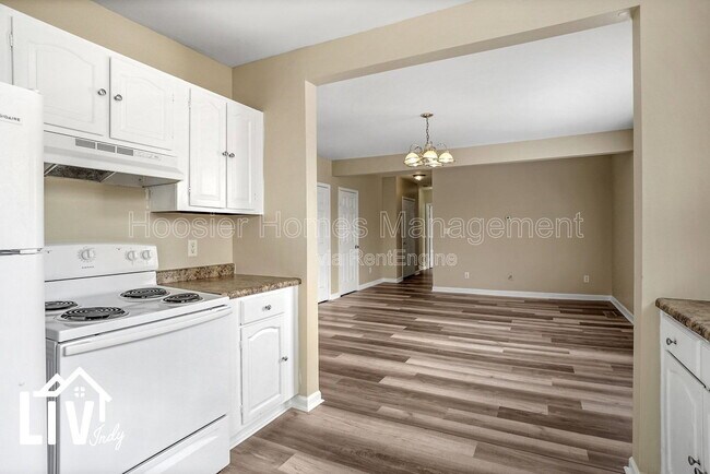 Building Photo - 1317 Main St