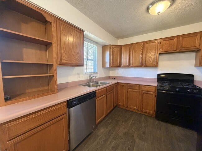 Building Photo - 1112 Olive St