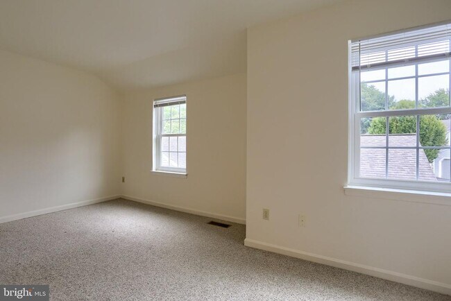 Building Photo - 730 Cambridge Ct