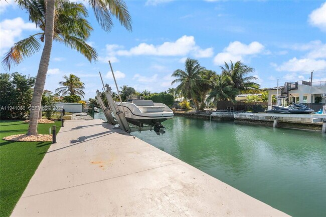 Building Photo - 7810 Hawthorne Ave