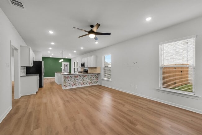 Building Photo - 10902 Bonfire Trl