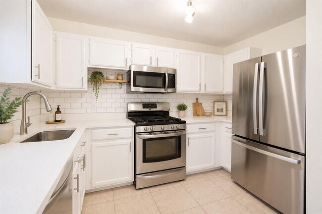 Building Photo - 8417 Avocet Dr