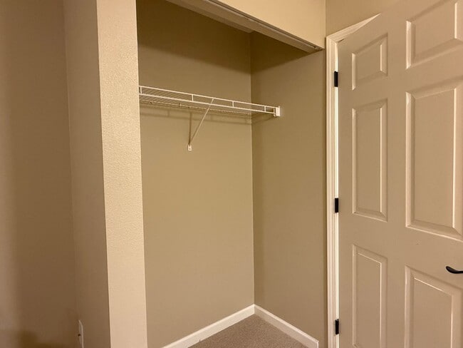 Building Photo - Beautiful 2 Bed 2 Bath Condo Near Sacred H...