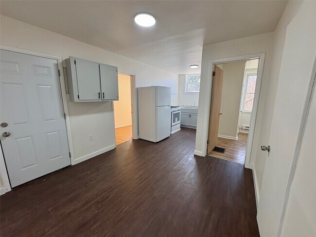 Building Photo - 100 St Charles St