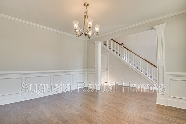 Building Photo - 909 Chesford Dr