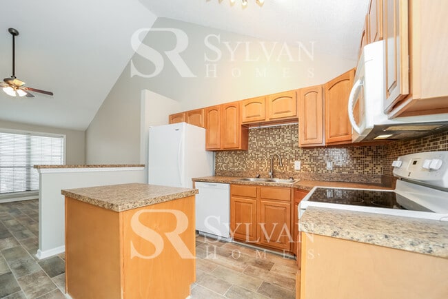 Building Photo - Feel right at home in this charming 3 bedroom, 2 bathroom home