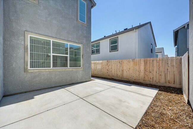 Building Photo - Fully Furnished Mid-term Rental