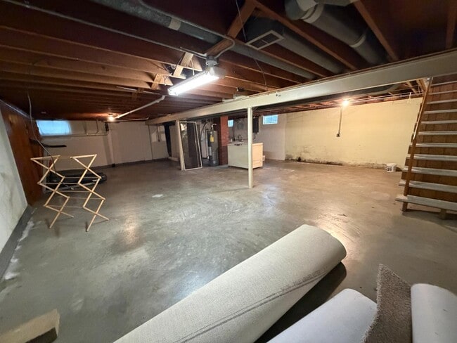 Building Photo - 2201 E Eichel Ave