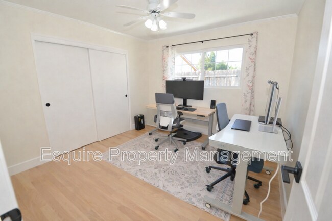 Building Photo - 279 Maple Rd