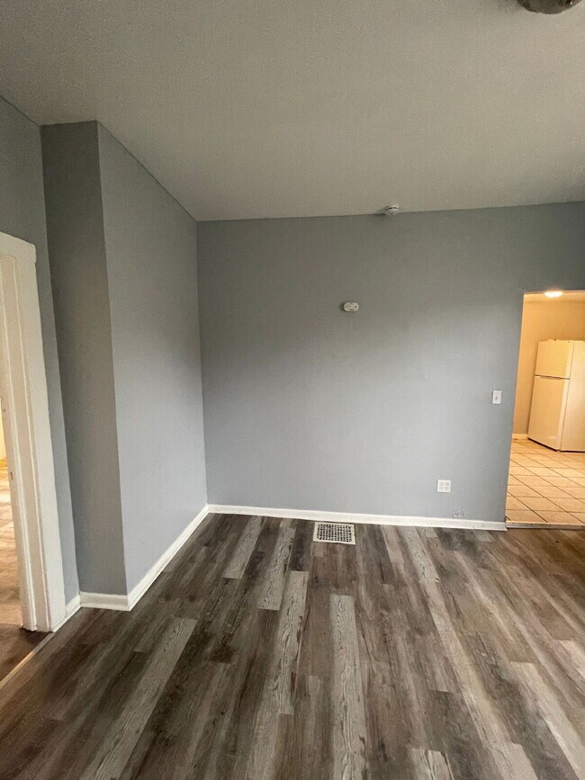 Building Photo - Cozy 1-Bedroom in Sharon – Walkable Location, Pets Welcome!