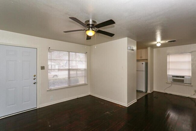 Building Photo - 507 Adams Ave