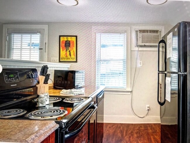 Building Photo - 1 bedroom in East Nashville. Minutes to 5 ...