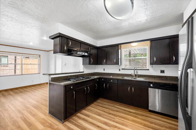 Building Photo - 14014 Briar Pl Dr