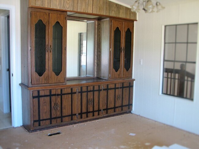 Building Photo - Madison Co. – Comer, GA – QUIET NEIGHBORHOOD – HOME SITS ON BEAUTIFUL CORNER OF CITY!