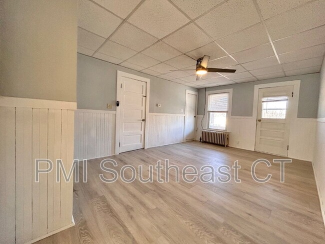 Building Photo - 484 Pleasant St