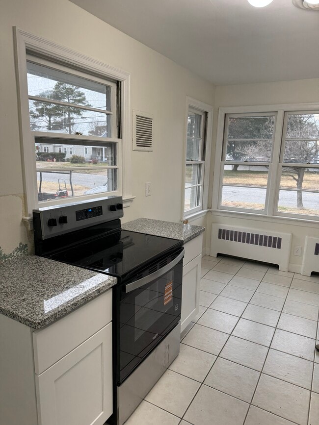 Building Photo - 475 E Bayview Blvd