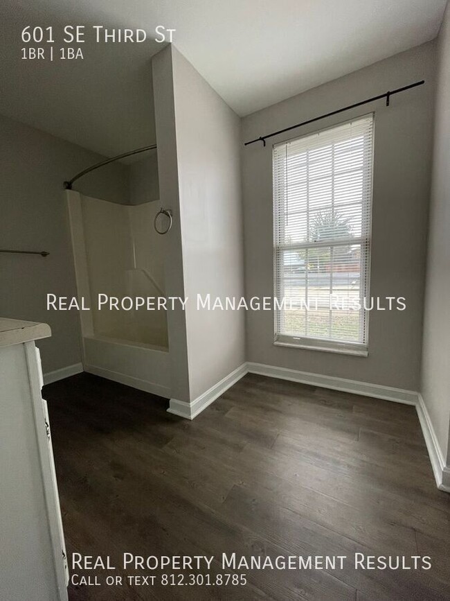 Building Photo - Welcome to our 1 bedroom 1 bath apartment ...