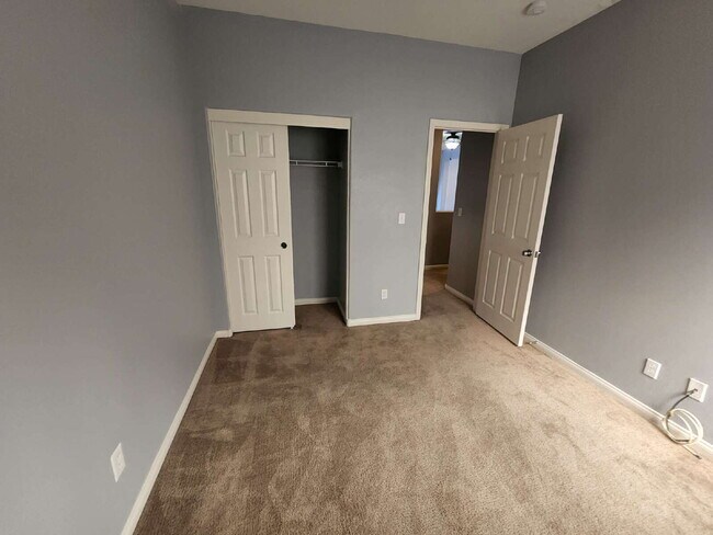 Building Photo - "Charming 3-Bed Oasis with 2 Full Baths in North Las Vegas – 1305 Sq Ft of Comfort!"