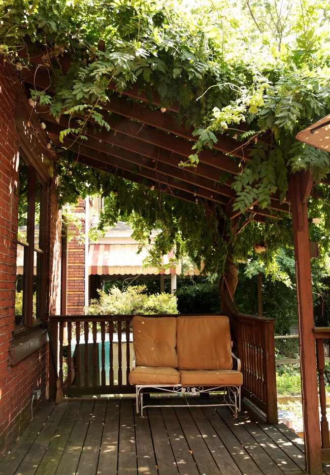 back deck trellis - 403 West St