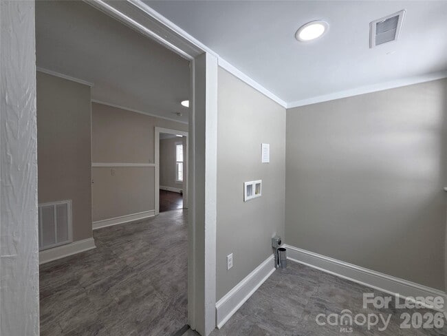 Building Photo - 42 N Cedar St