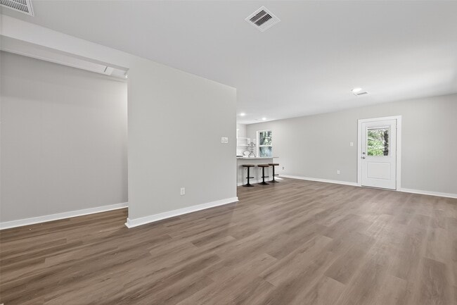 Building Photo - 154 Lakeview Dr